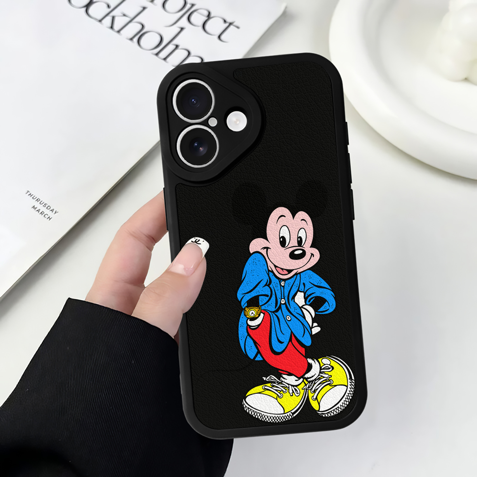 （画像用） ミッキーマウス Mickey Mouse 【iPhone 16シリーズ対応】シリコンスマホケース（レザー調） 材質：シリコン